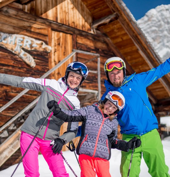 Im Winter kehrt man beim Skifahren auf die Walcheralm ein.